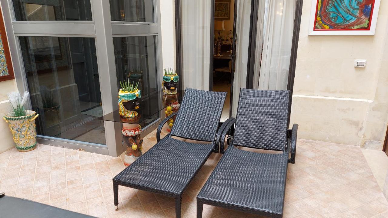 Bed and Breakfast Dimora Charleston Lecce Parcheggio Privato In Loco Gratis Екстер'єр фото