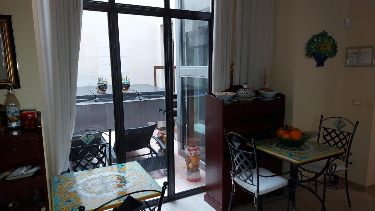 Bed and Breakfast Dimora Charleston Lecce Parcheggio Privato In Loco Gratis Екстер'єр фото