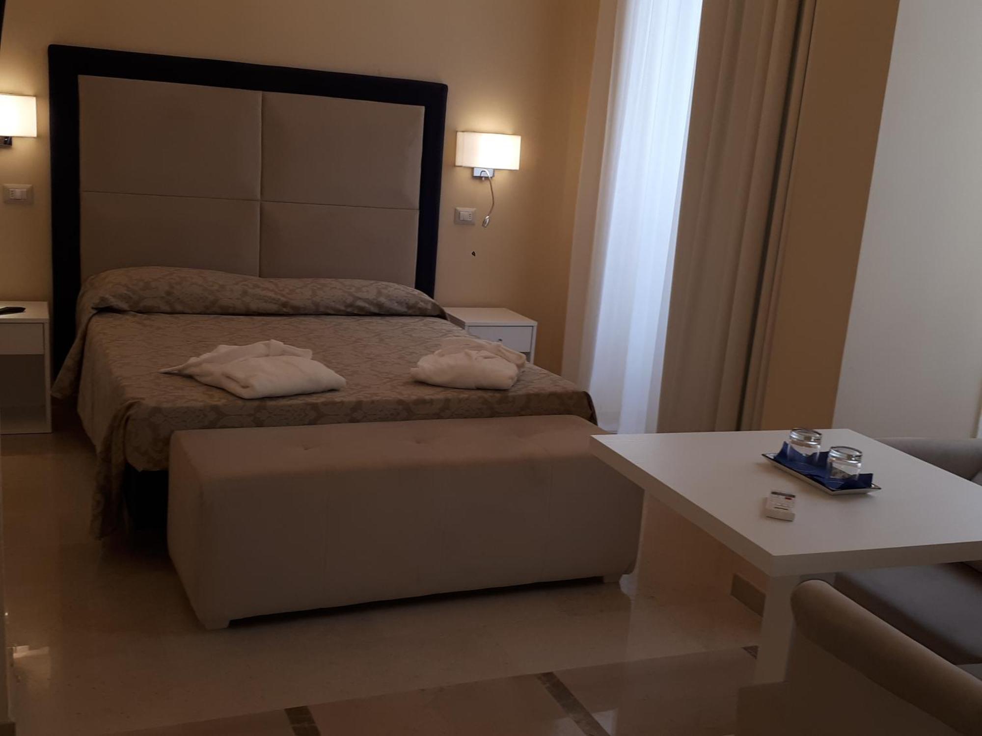 Bed and Breakfast Dimora Charleston Lecce Parcheggio Privato In Loco Gratis Номер фото
