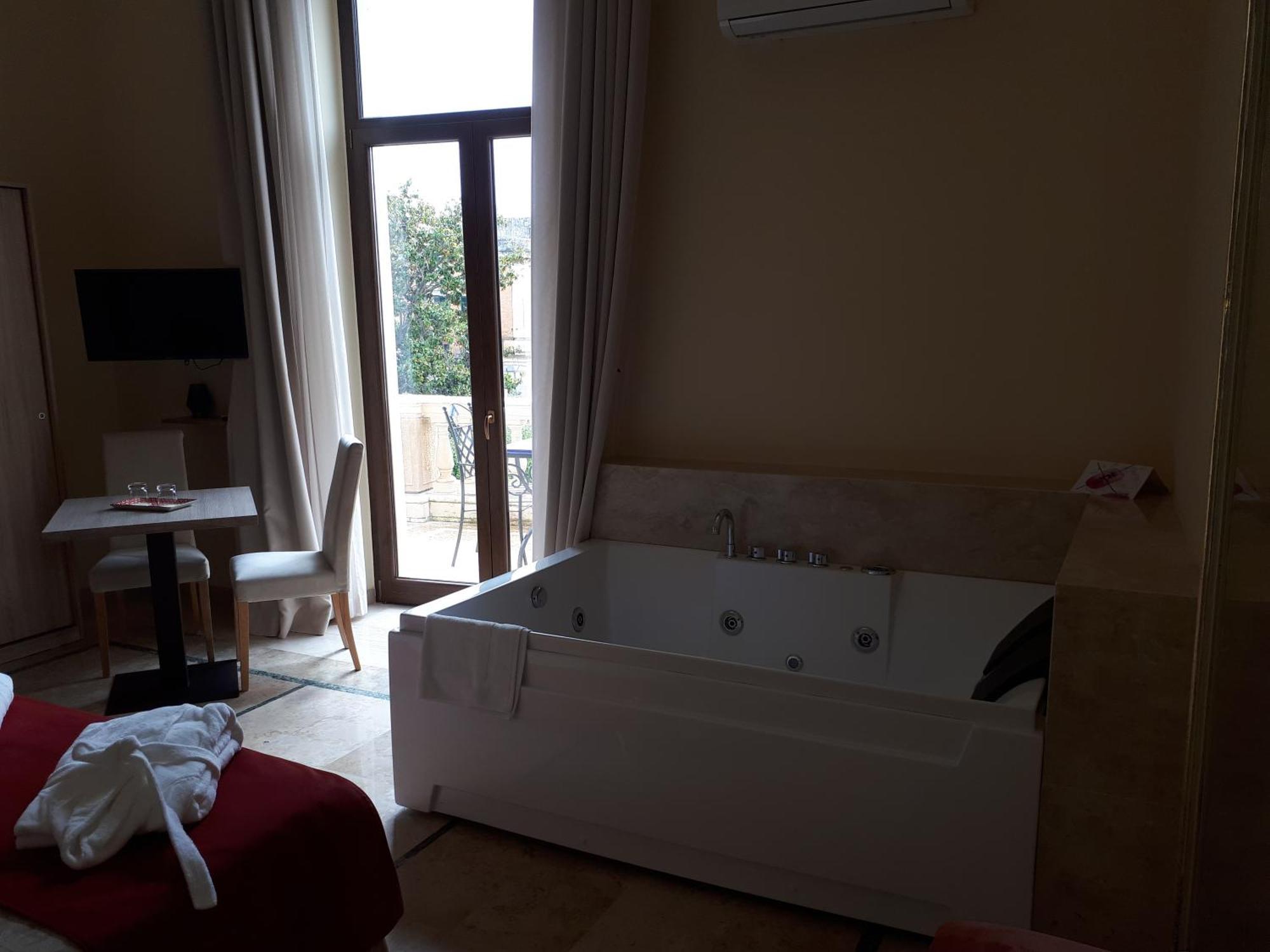 Bed and Breakfast Dimora Charleston Lecce Parcheggio Privato In Loco Gratis Номер фото