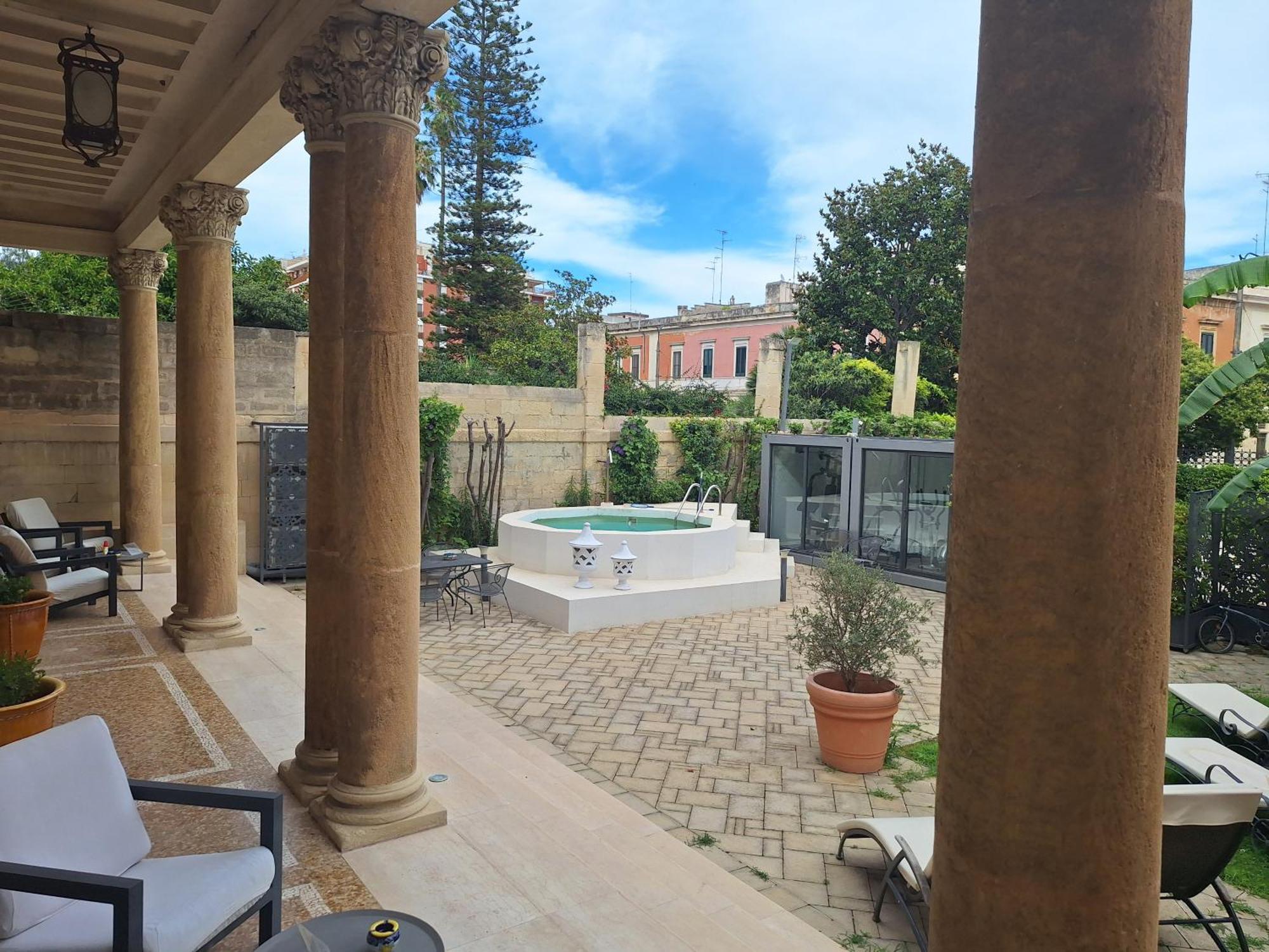 Bed and Breakfast Dimora Charleston Lecce Parcheggio Privato In Loco Gratis Екстер'єр фото