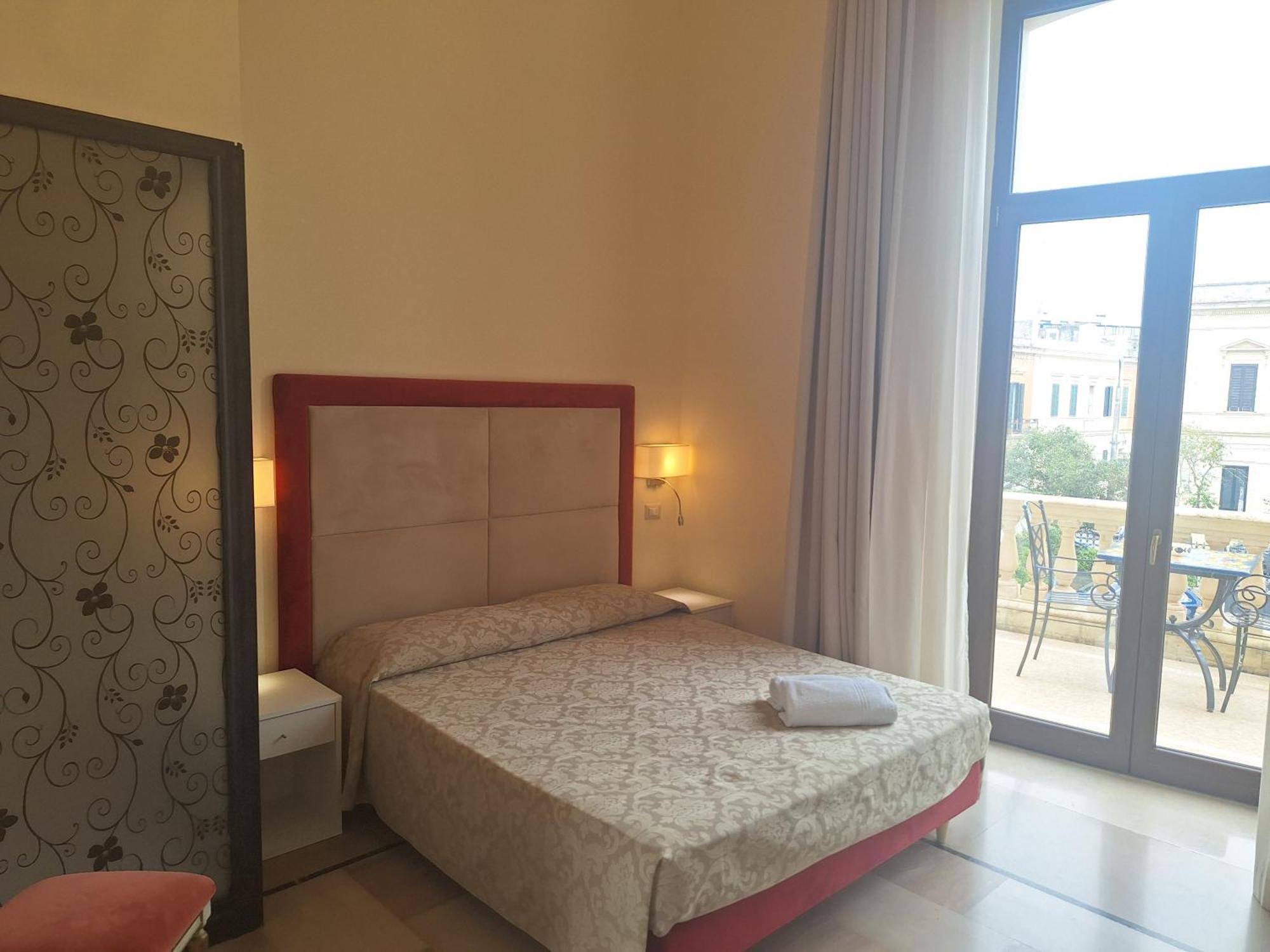 Bed and Breakfast Dimora Charleston Lecce Parcheggio Privato In Loco Gratis Номер фото